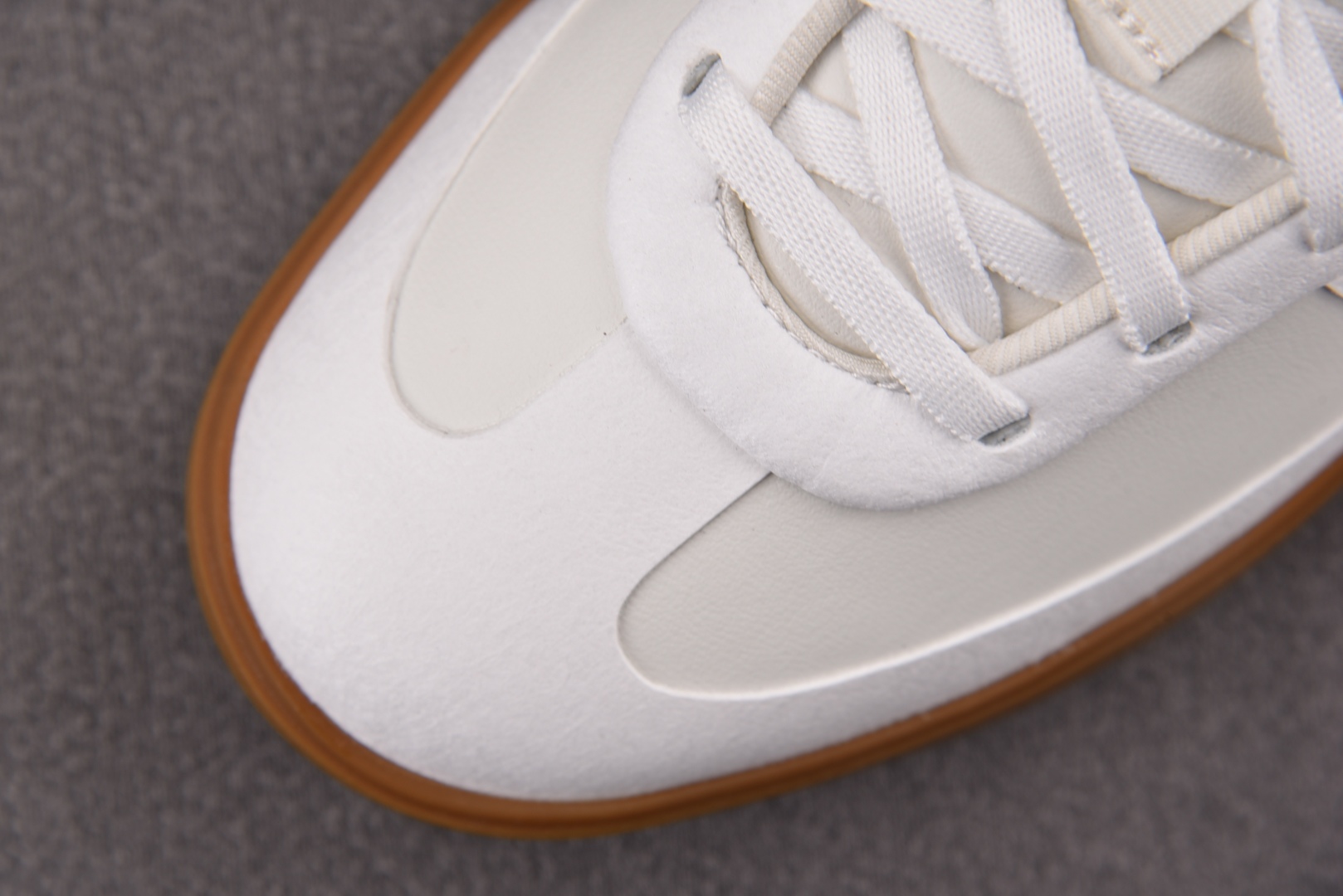 Lulu 尺码36-44

纯原版出品-Lululemon Cityverse 露露乐蒙城市系列 白色 