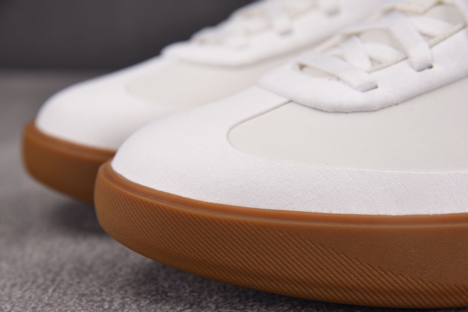 Lulu 尺码36-44

纯原版出品-Lululemon Cityverse 露露乐蒙城市系列 白色 