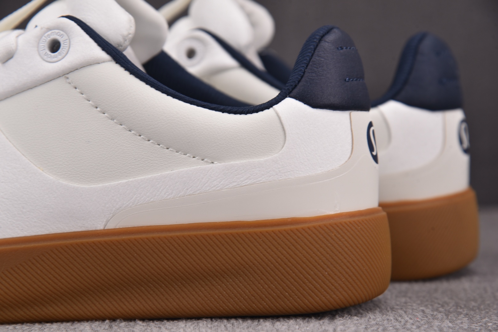 Lulu 尺码36-44

纯原版出品-Lululemon Cityverse 露露乐蒙城市系列 白色 
