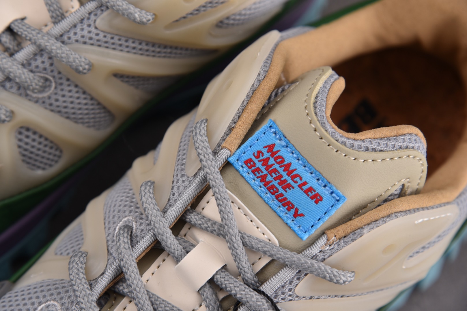 Moncler 尺码36-46

纯原版出品-Moncler TrailgriP Amoeba 盟可睐/