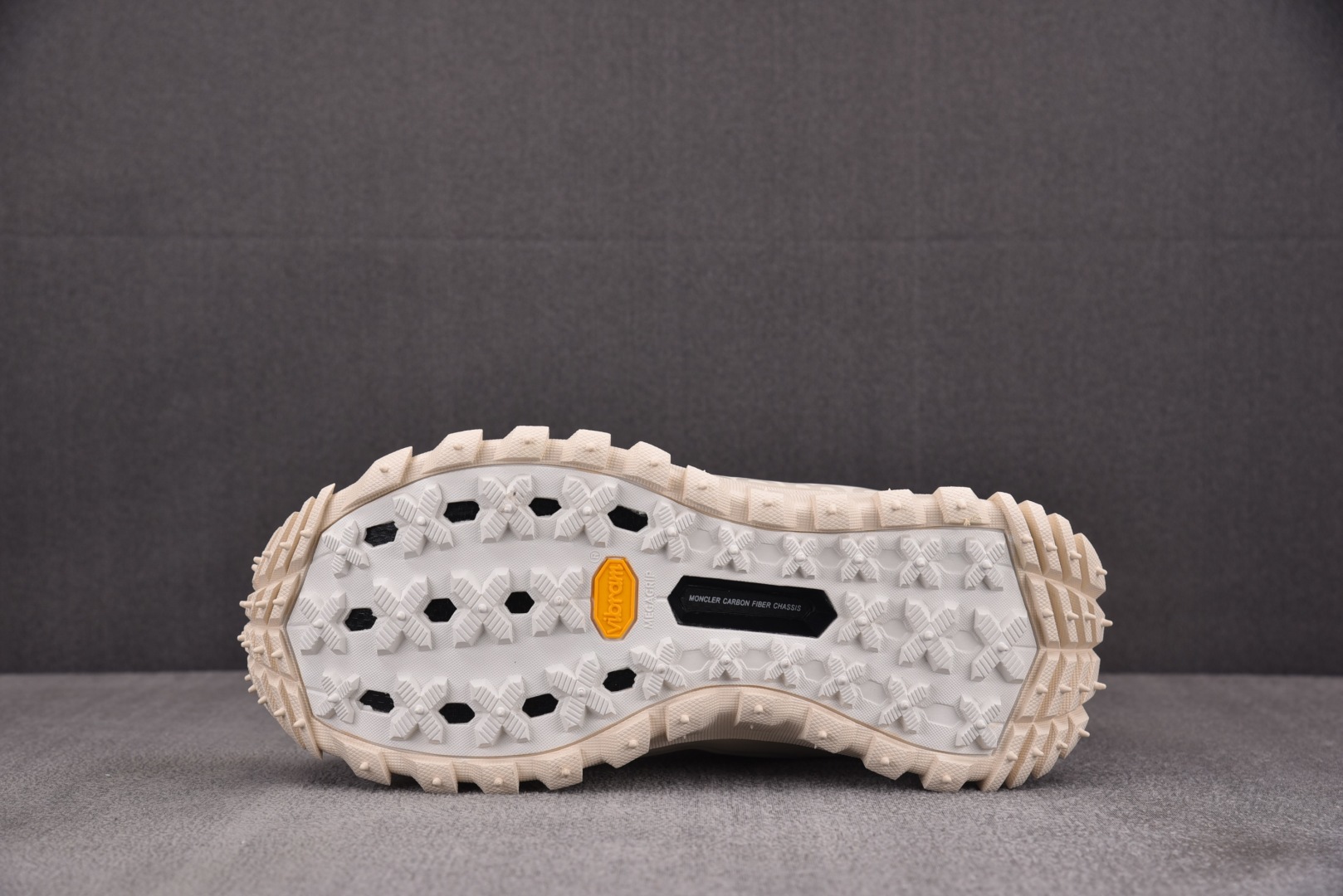 Moncler 尺码36-46

纯原版出品-Moncler TrailgriP Amoeba 盟可睐 