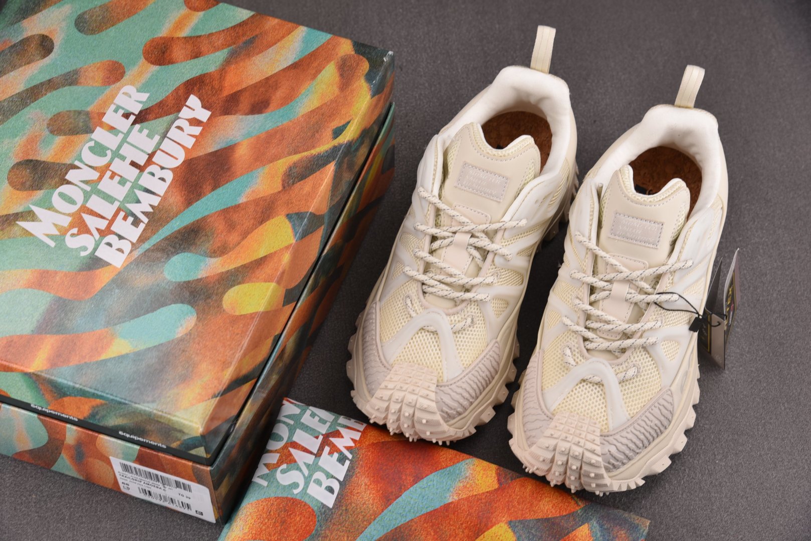 Moncler 尺码36-46

纯原版出品-Moncler TrailgriP Amoeba 盟可睐 
