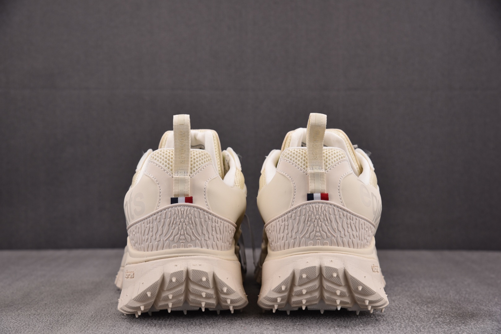Moncler 尺码36-46

纯原版出品-Moncler TrailgriP Amoeba 盟可睐 
