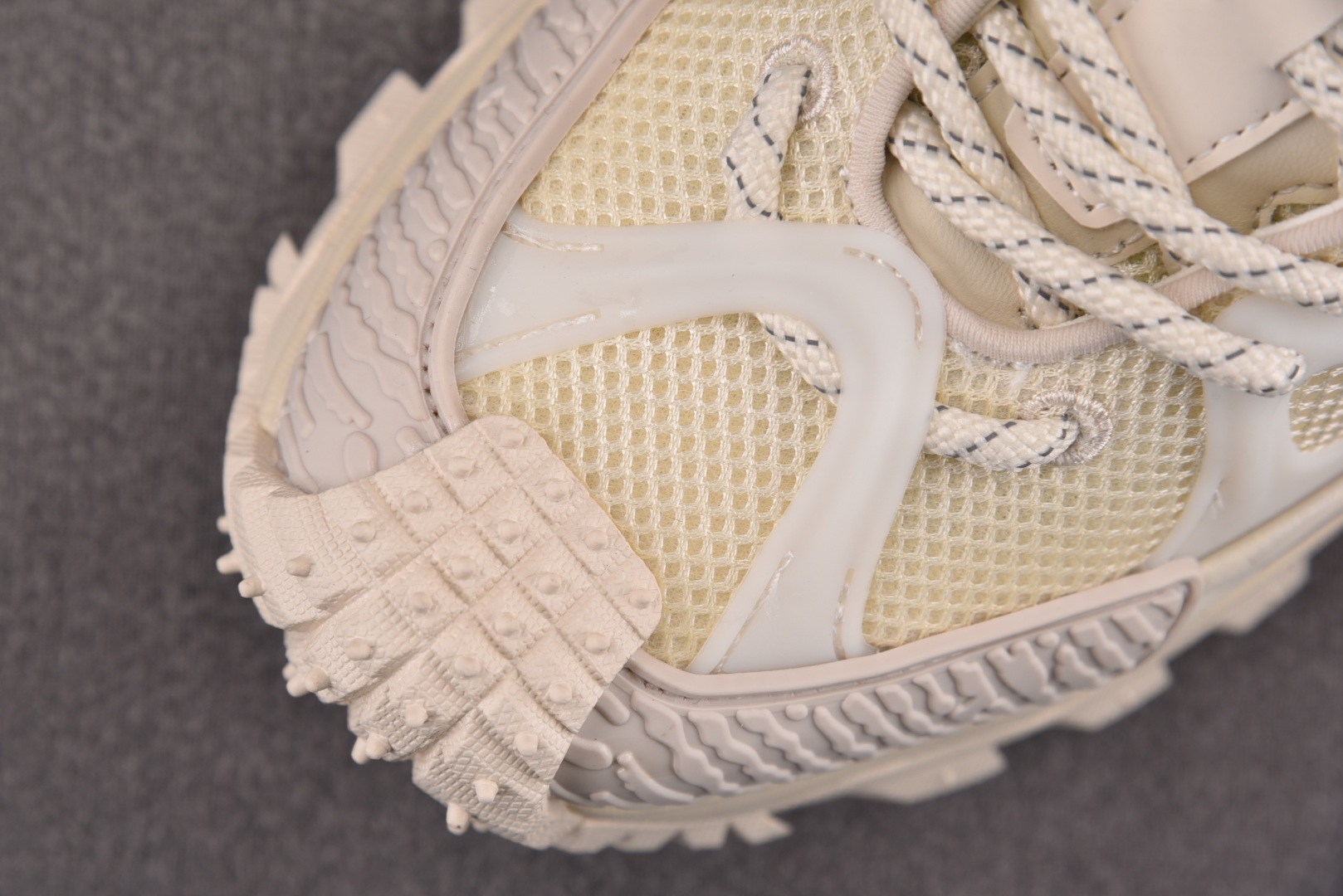Moncler 尺码36-46

纯原版出品-Moncler TrailgriP Amoeba 盟可睐 
