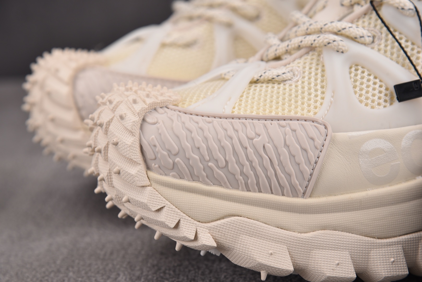 Moncler 尺码36-46

纯原版出品-Moncler TrailgriP Amoeba 盟可睐 