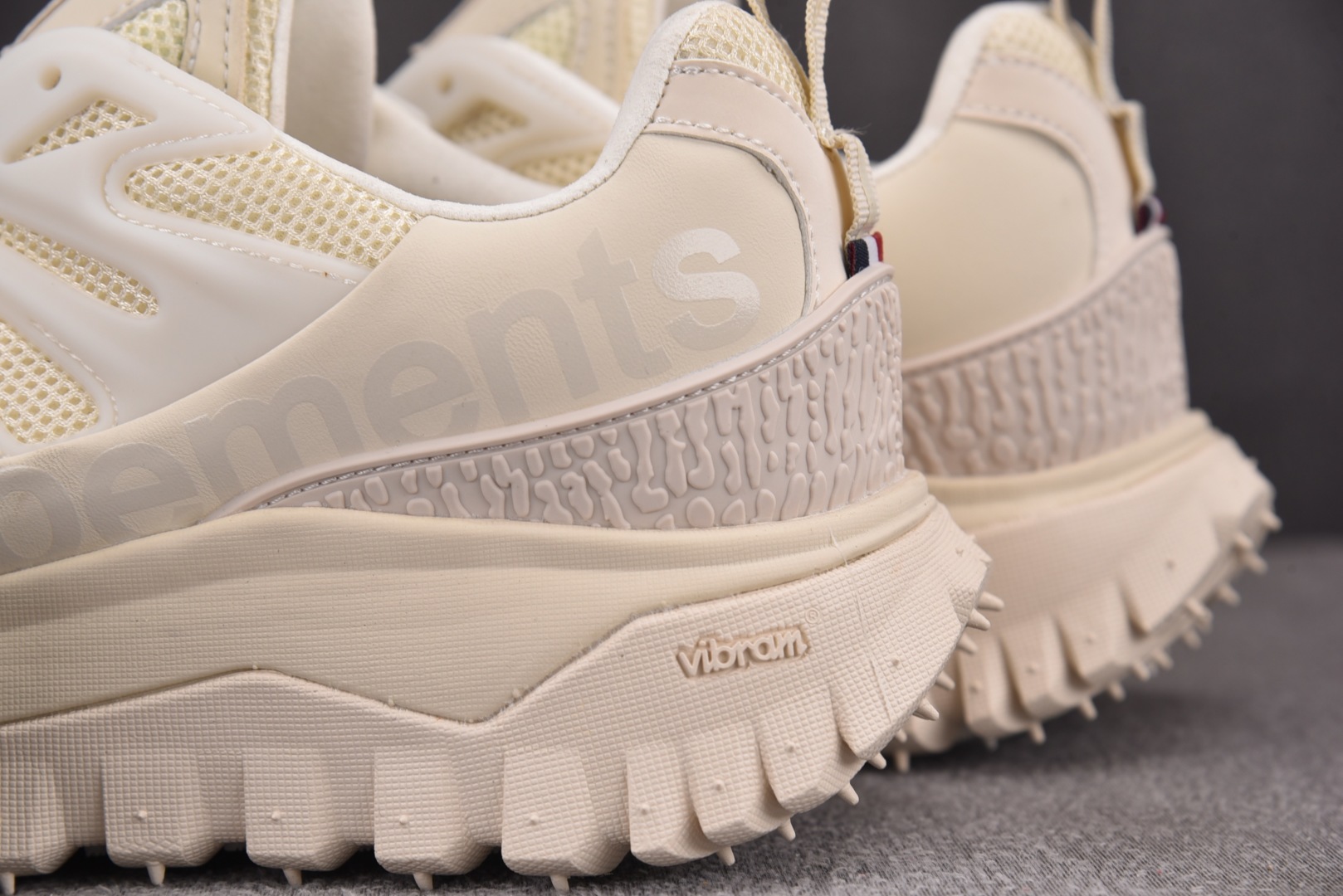 Moncler 尺码36-46

纯原版出品-Moncler TrailgriP Amoeba 盟可睐 
