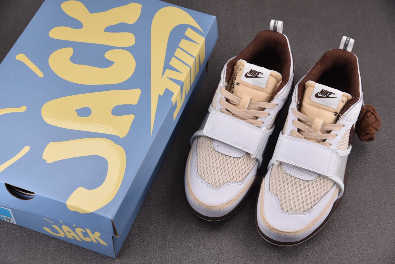 Travis 尺码41-46

纯原版出品-NK Zoom Field Jaxx Travis Scot