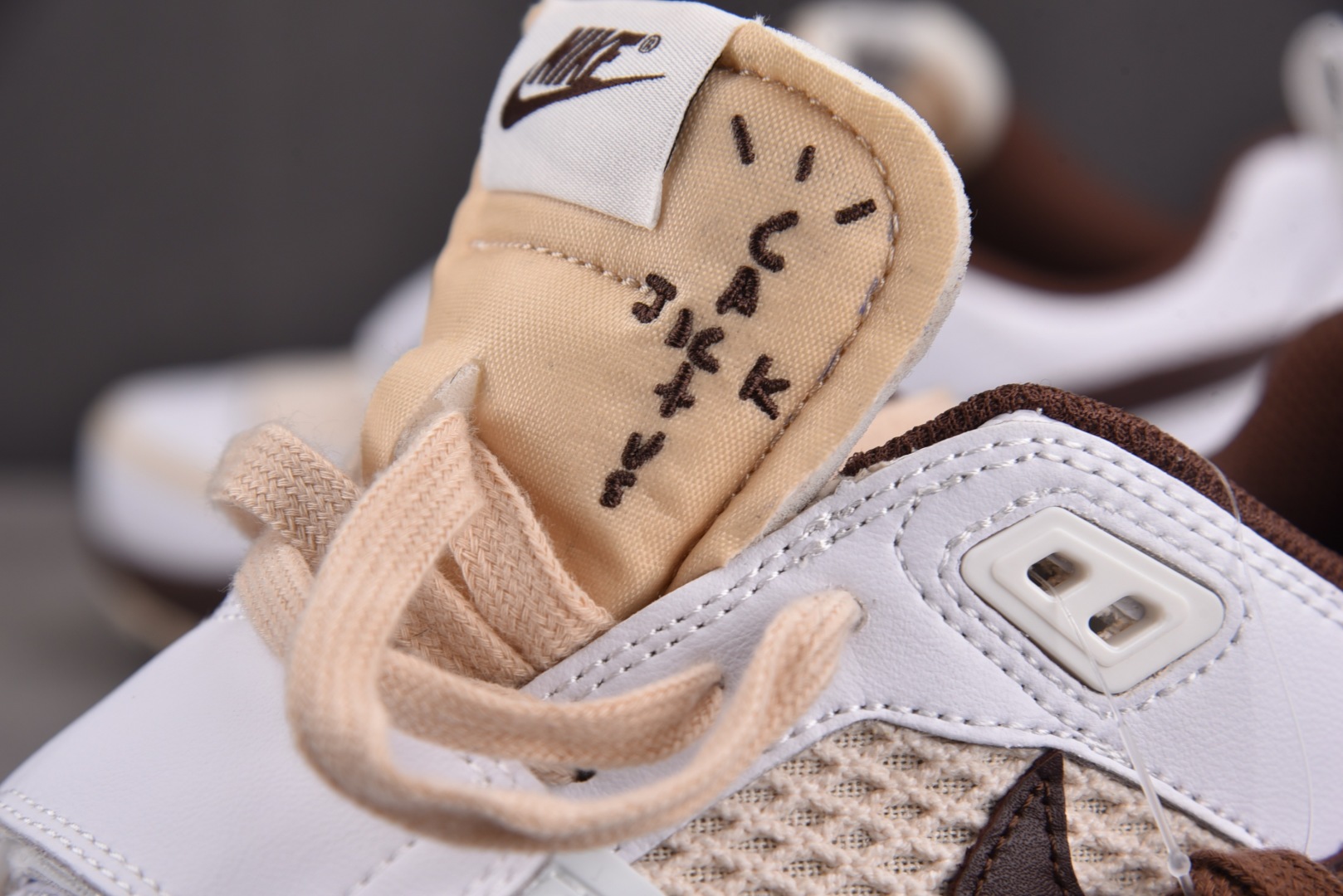 Travis 尺码41-46

纯原版出品-NK Zoom Field Jaxx Travis Scot