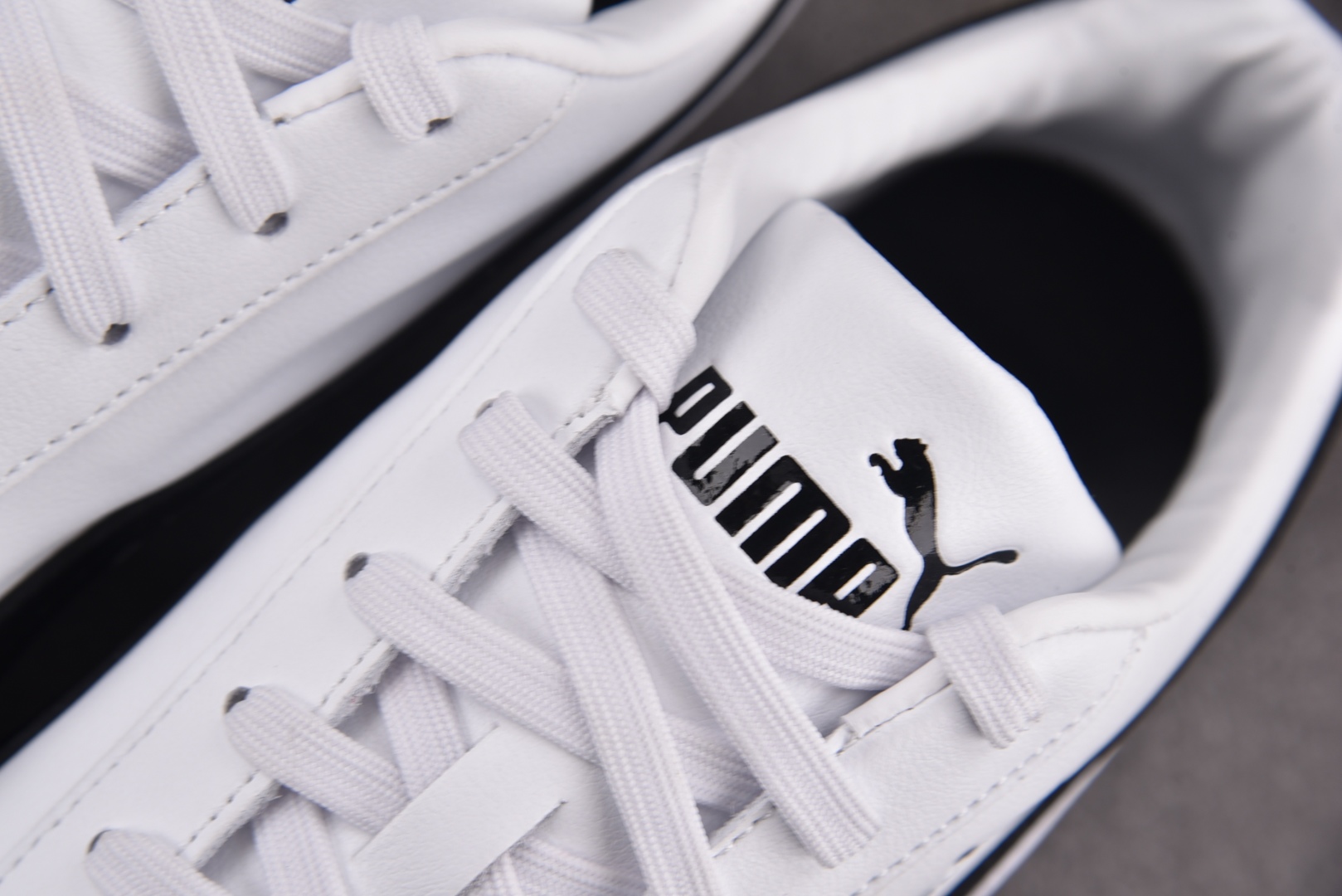Puma 尺码36-45

纯原版出品-Puma SPeedcat Leather White Blac