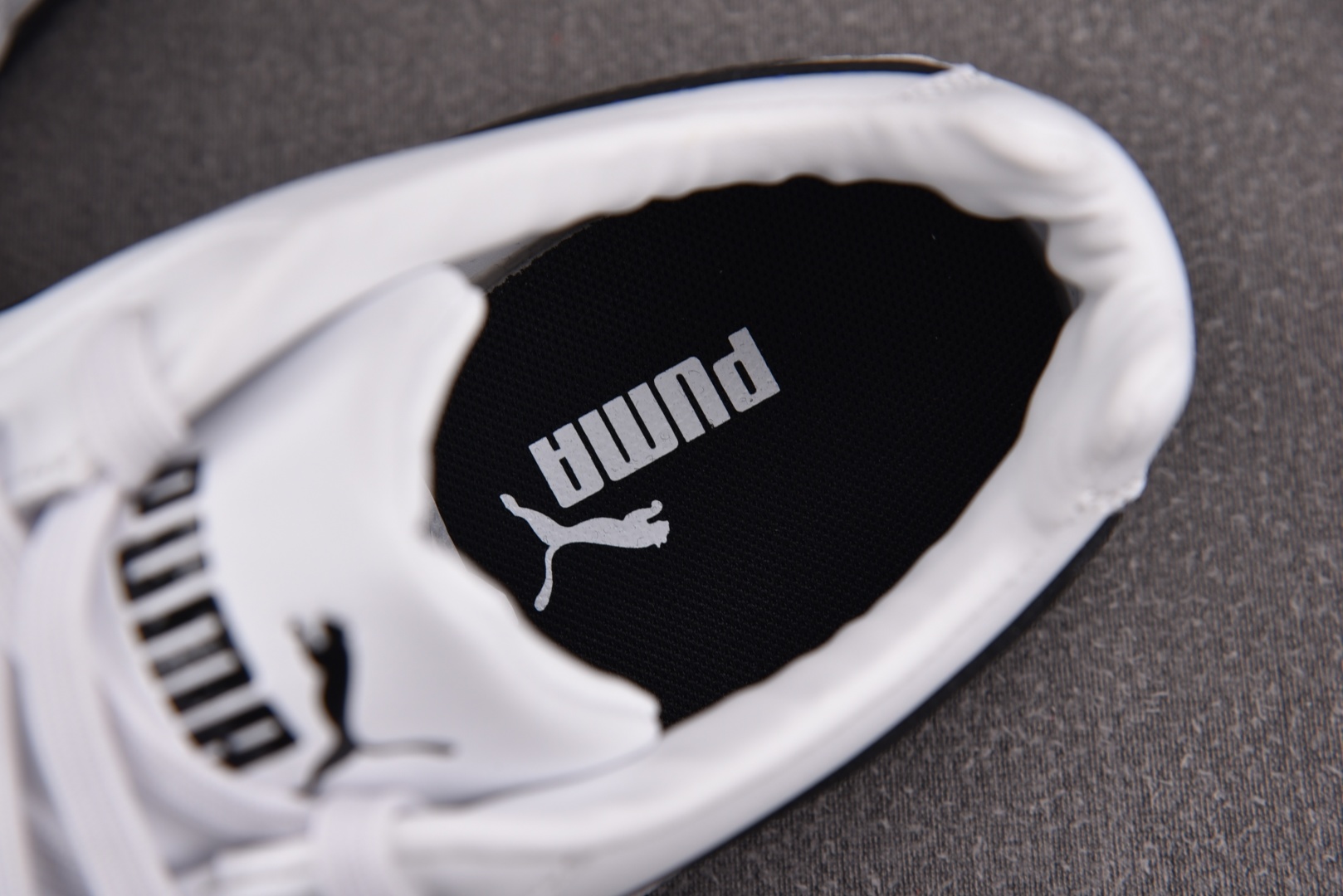 Puma 尺码36-45

纯原版出品-Puma SPeedcat Leather White Blac