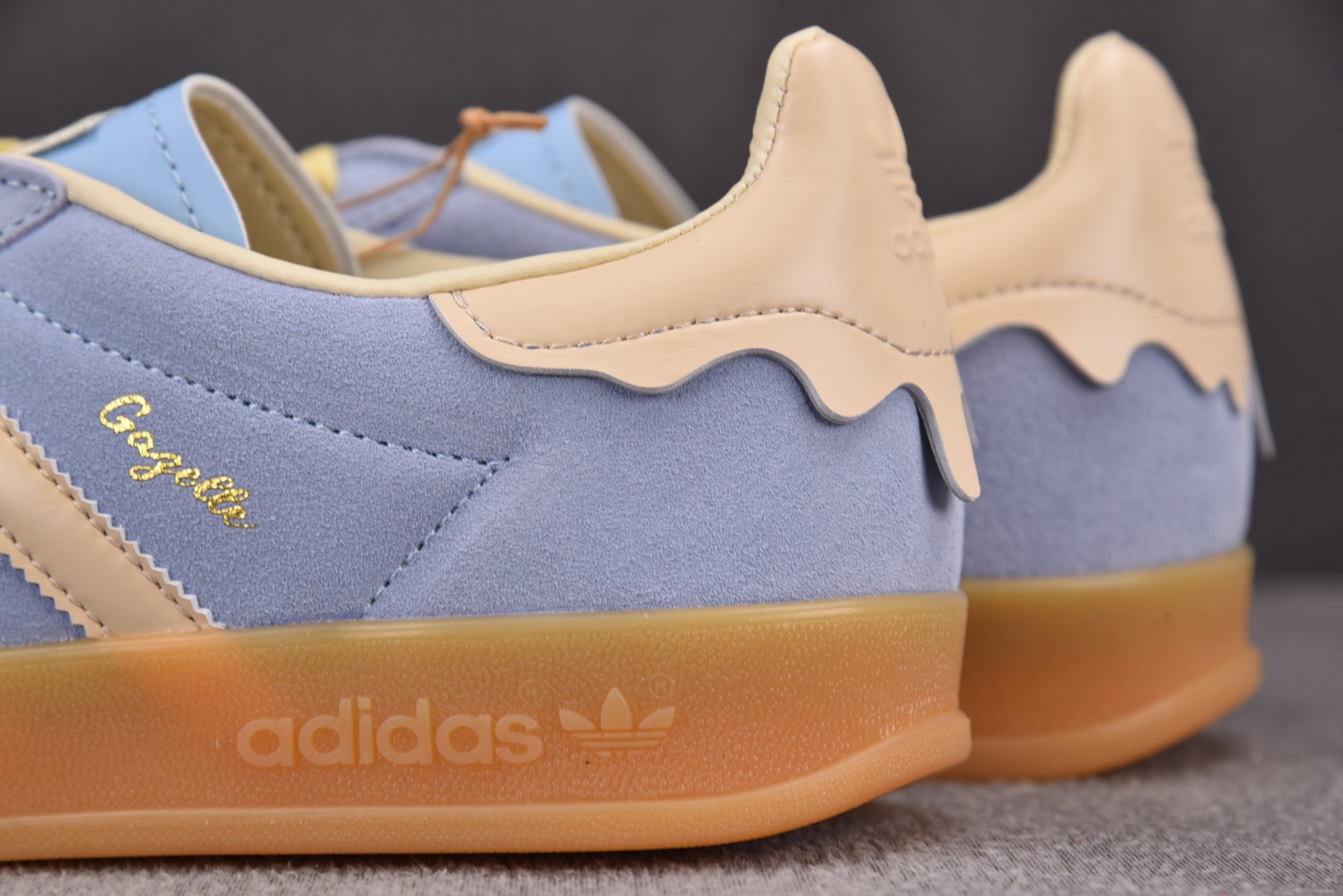 Originals 尺码36-45

纯原版出品-Gazelle Indoor Light Blue Y