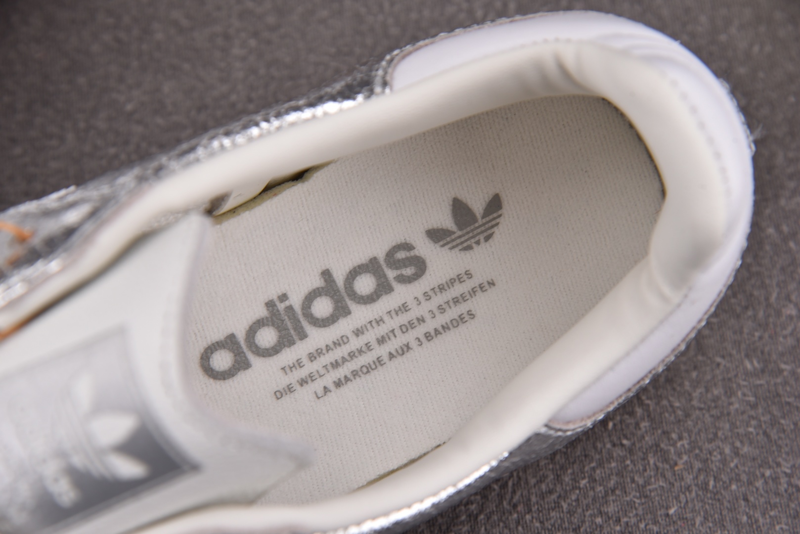 Originals 尺码36-45

纯原版出品-AD Samba OG Silver Metallic