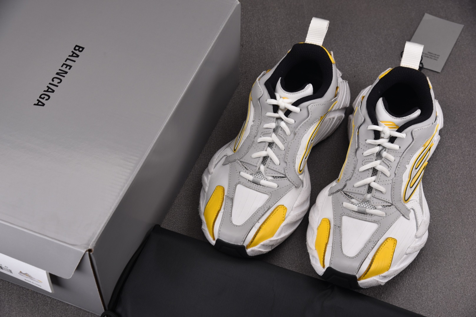 巴黎 尺码35-46

纯原出品-Balenciaga Monday 灰黄白 YZ018-5
尺码 35