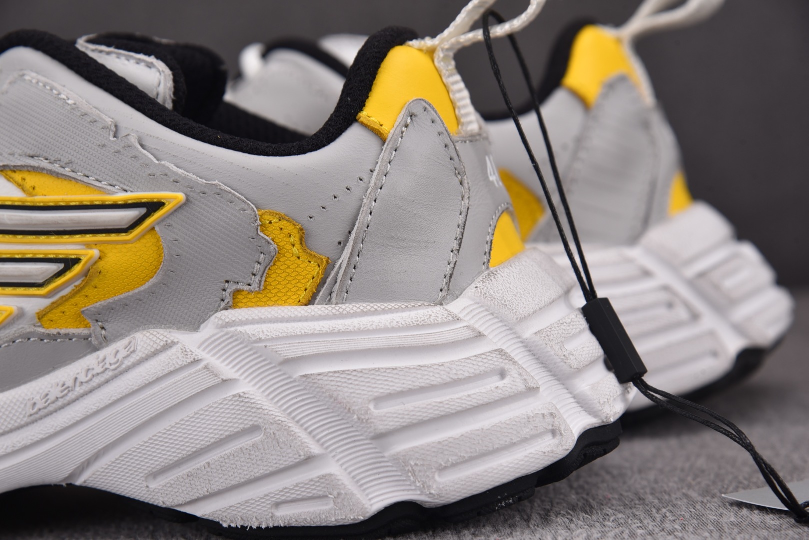 巴黎 尺码35-46

纯原出品-Balenciaga Monday 灰黄白 YZ018-5
尺码 35