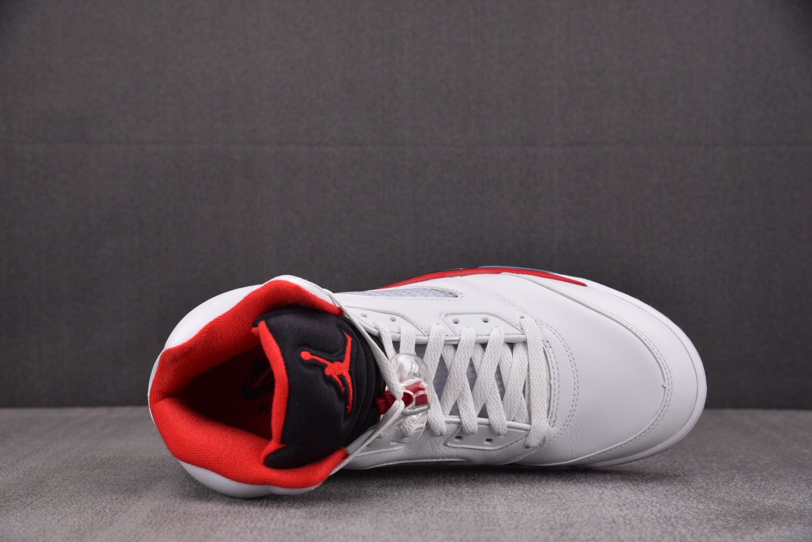 AJ5 尺码40.5-47.5

纯原版出品-Air Jordan 5 Retro Fire Red B