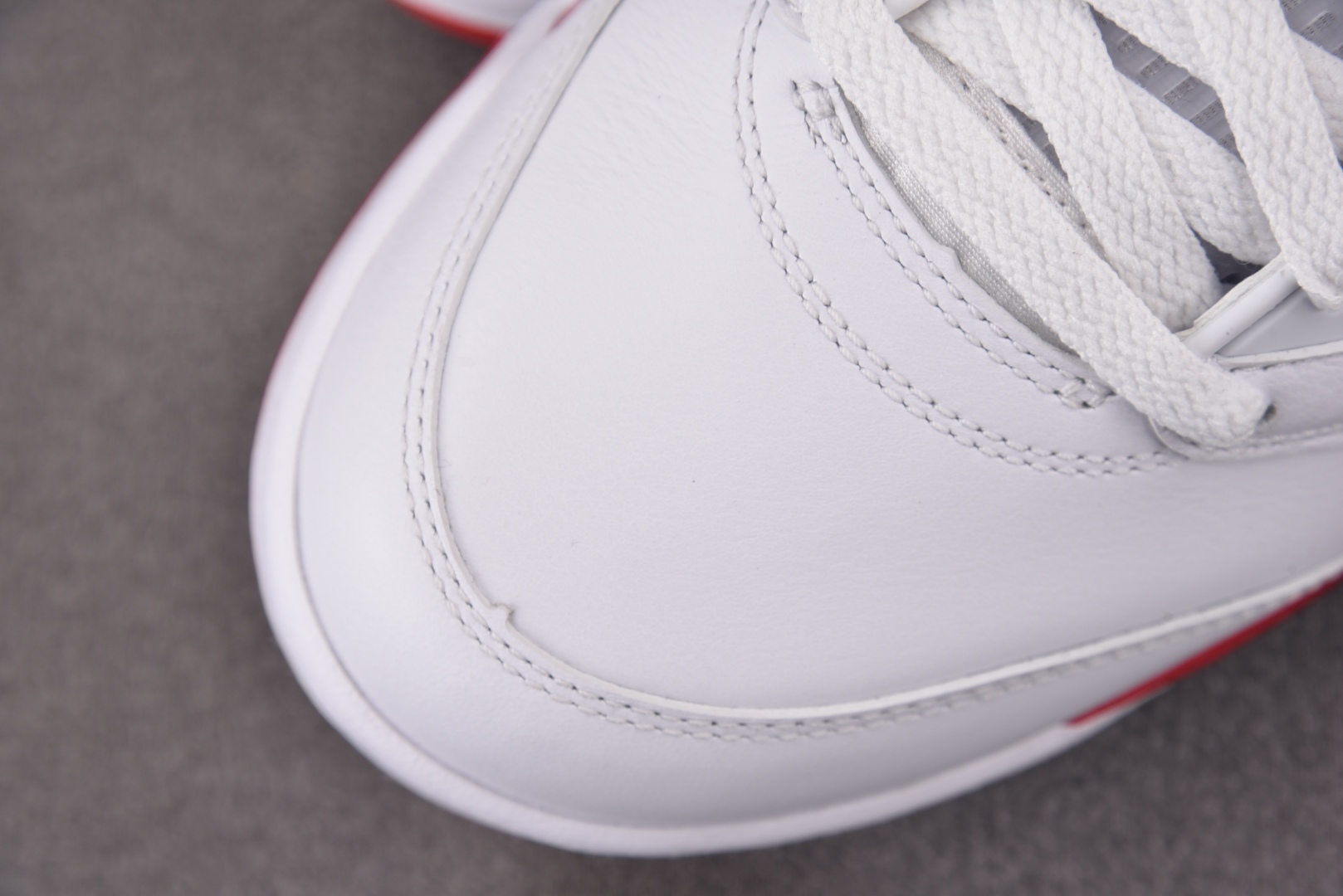 AJ5 尺码40.5-47.5

纯原版出品-Air Jordan 5 Retro Fire Red B