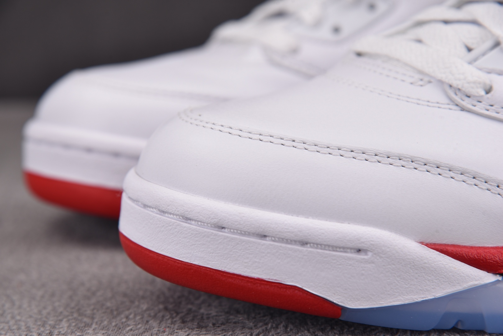 AJ5 尺码40.5-47.5

纯原版出品-Air Jordan 5 Retro Fire Red B