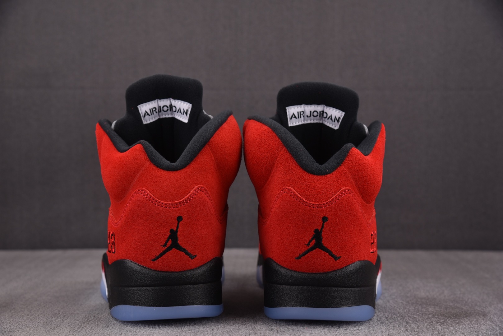 AJ5 尺码40.5-47.5

纯原版出品-Air Jordan 5 Retro Raging Bul