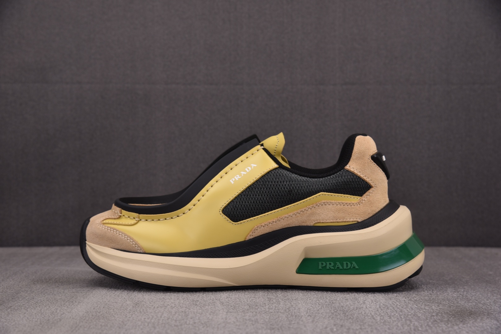 普拉达 尺码38-46

纯原出品-PRADA Systeme 抹茶绿 YZ022-1
尺码 38 39