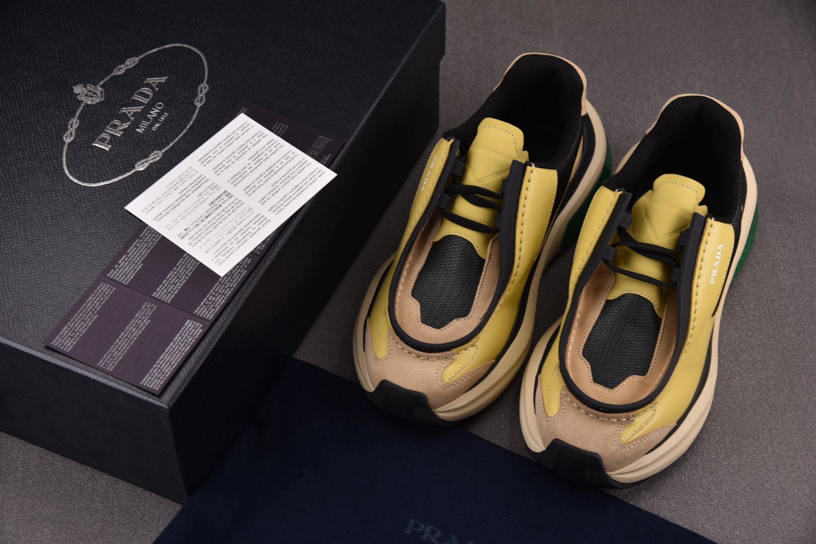 普拉达 尺码38-46

纯原出品-PRADA Systeme 抹茶绿 YZ022-1
尺码 38 39
