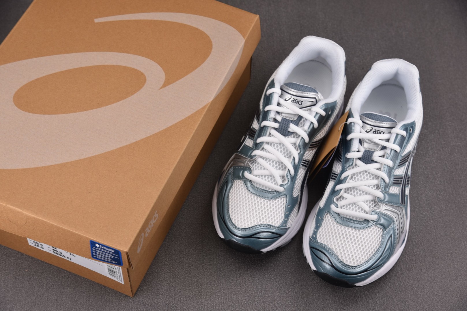 ASICS 尺码36-47

纯原版出品-ASICS Gel-Kayano 14 White Fjord