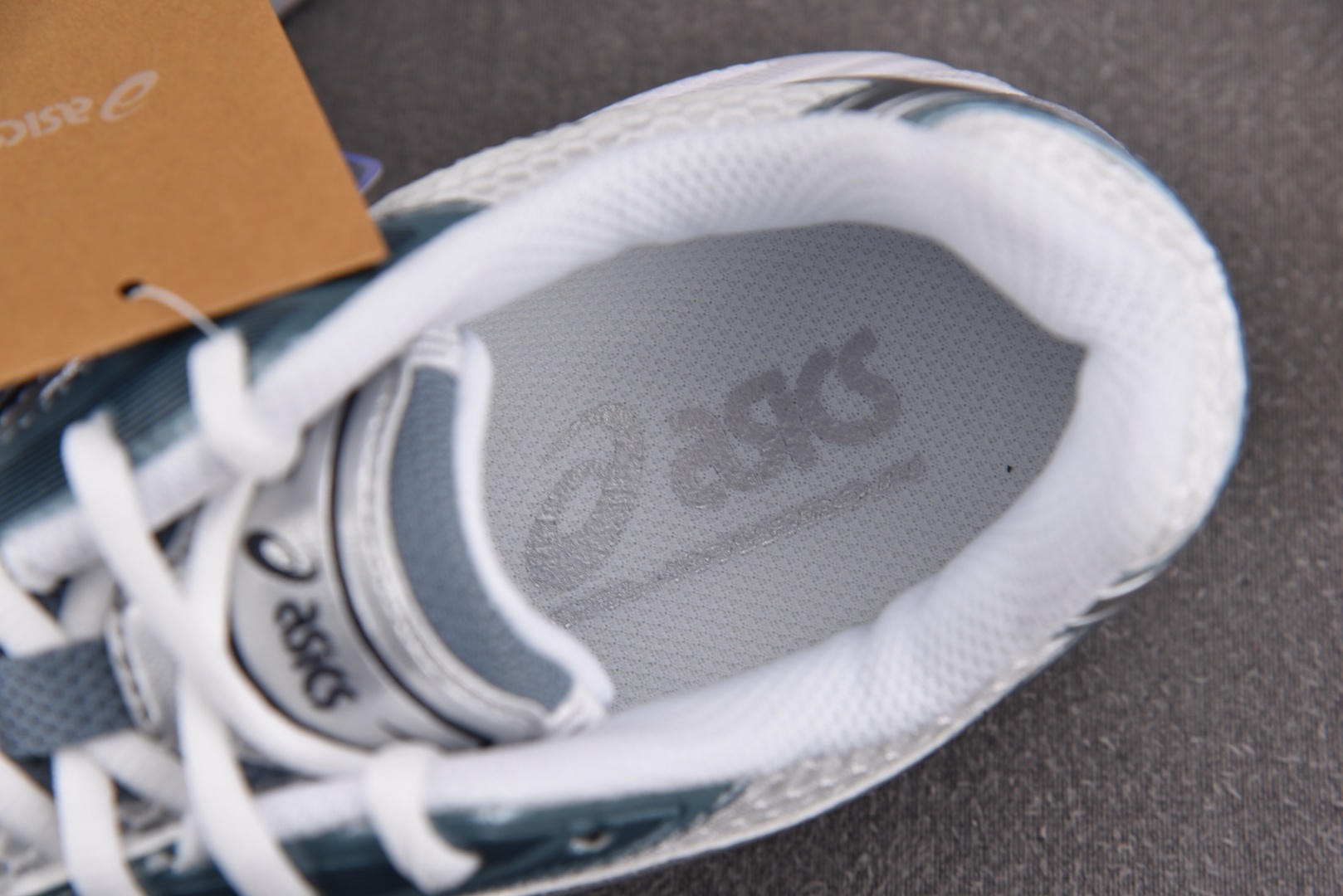 ASICS 尺码36-47

纯原版出品-ASICS Gel-Kayano 14 White Fjord