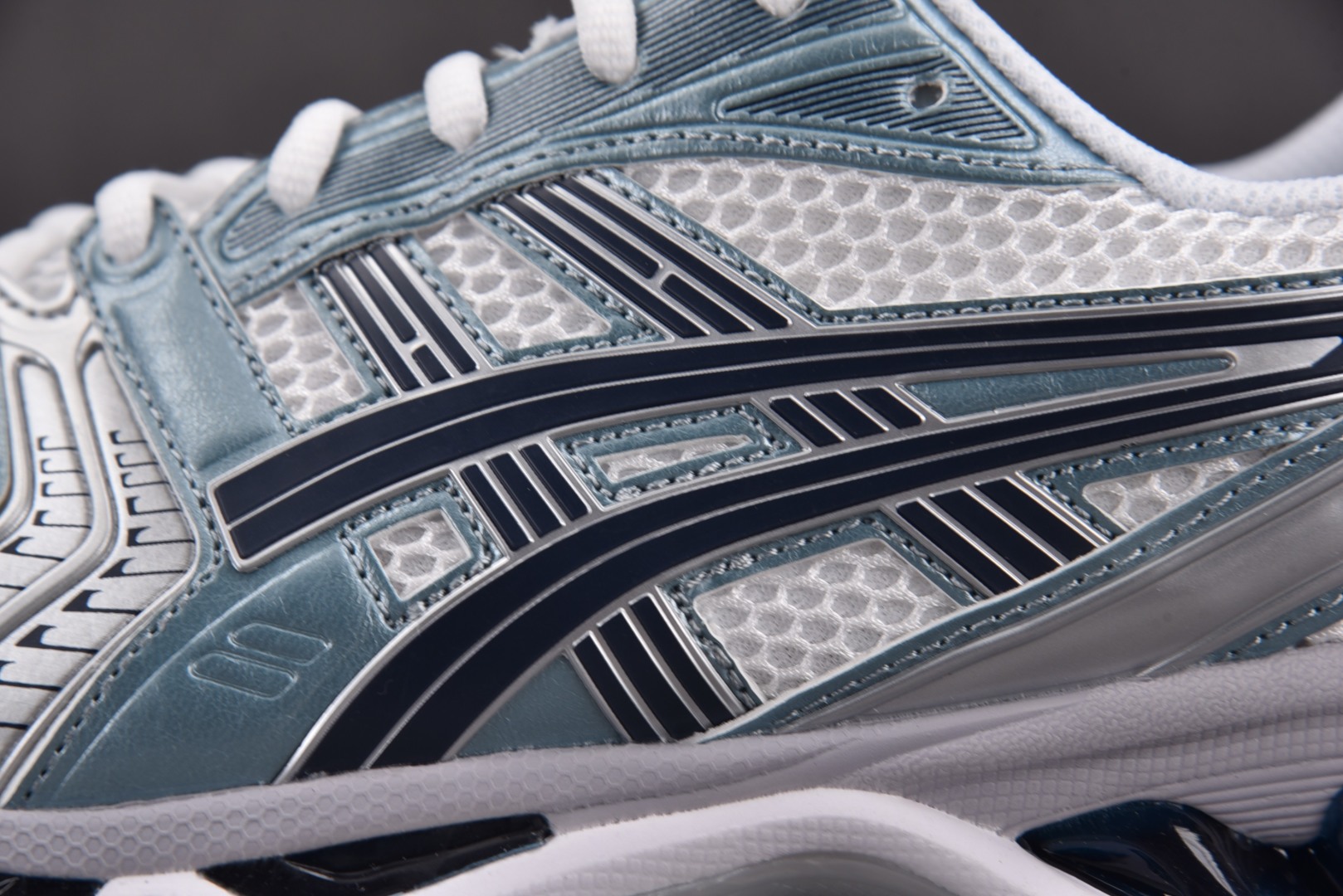ASICS 尺码36-47

纯原版出品-ASICS Gel-Kayano 14 White Fjord
