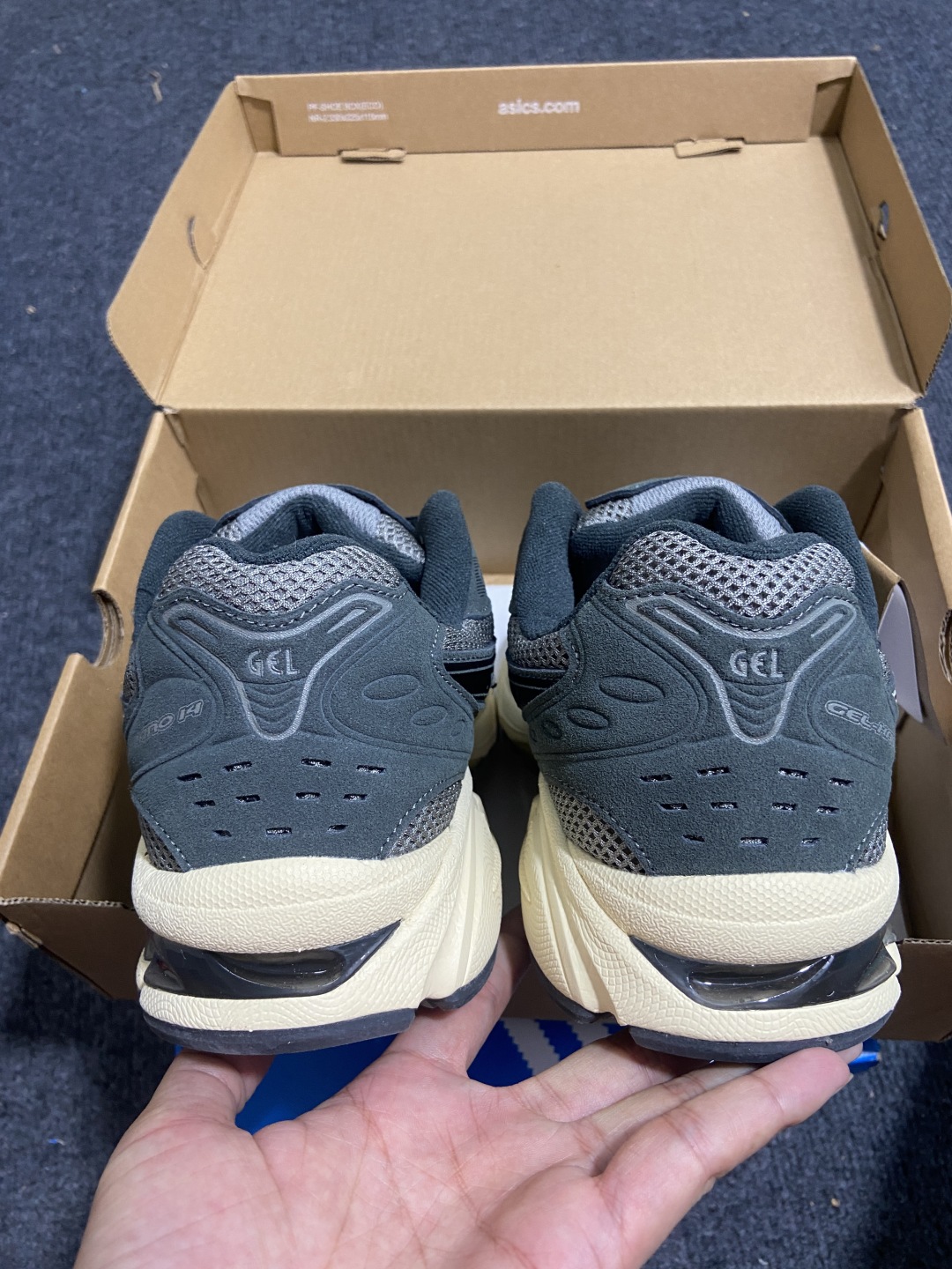   Asics 亚瑟士 GEL-Kayano 14 低帮运动休闲跑步鞋 1203A540-020 平台专