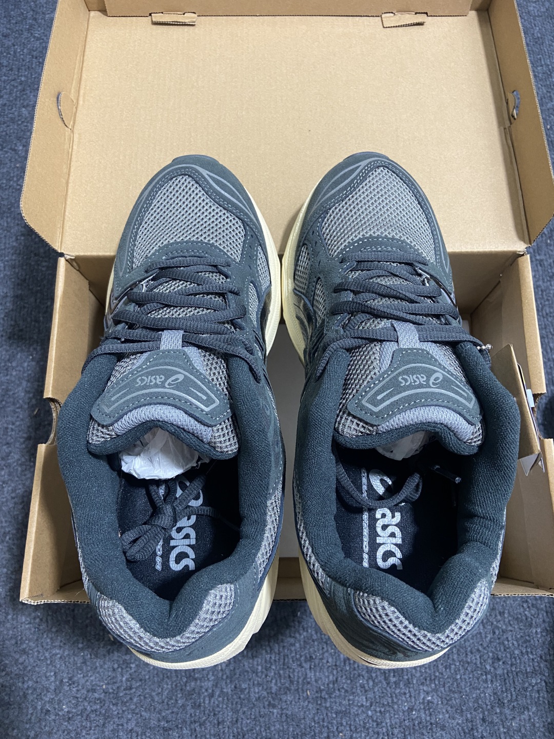   Asics 亚瑟士 GEL-Kayano 14 低帮运动休闲跑步鞋 1203A540-020 平台专
