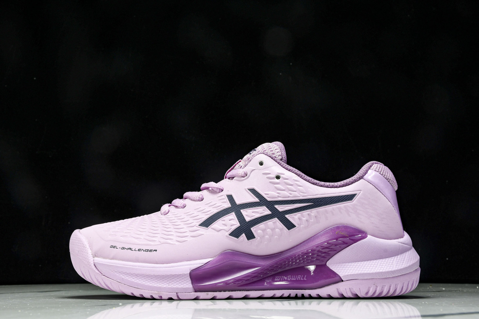  ASICS Gel- CHALLenge R 14  轻量化的网球鞋  前掌鞋底添加缓震胶 鞋表明采用