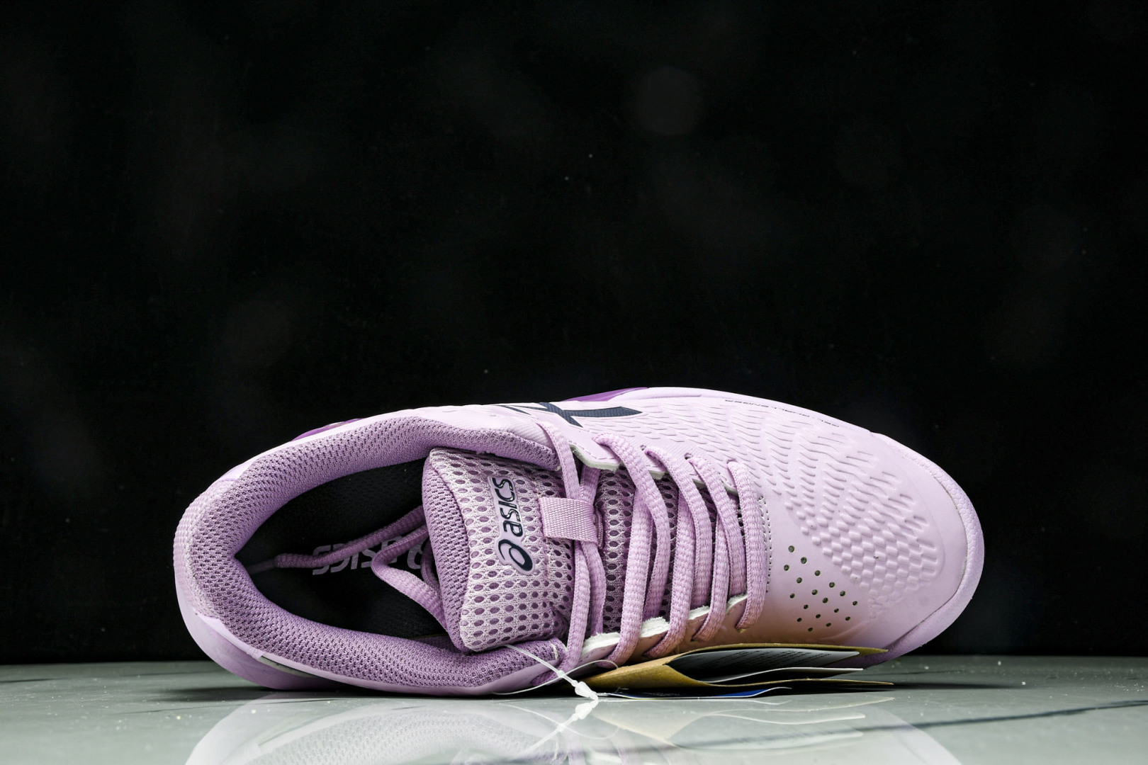  ASICS Gel- CHALLenge R 14  轻量化的网球鞋  前掌鞋底添加缓震胶 鞋表明采用