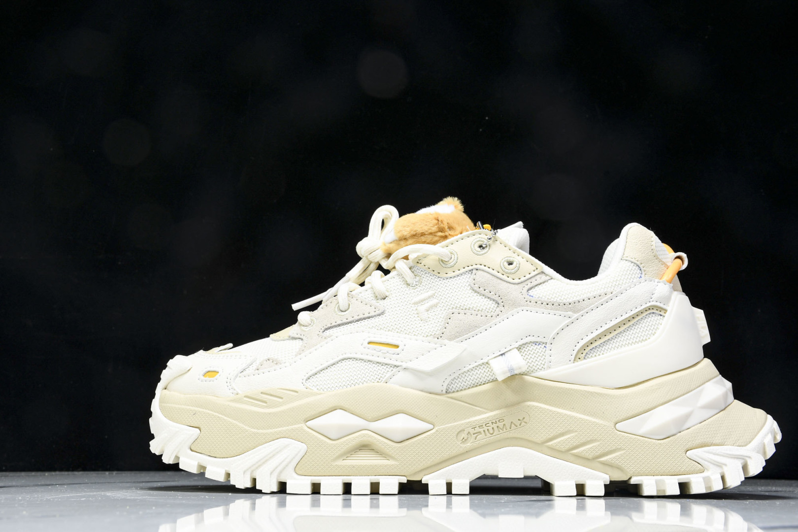  Fila Fusion 斐乐潮牌厚底硬糖休闲老爹鞋 T12WFGB 尺寸 35.5 36 36.5 3