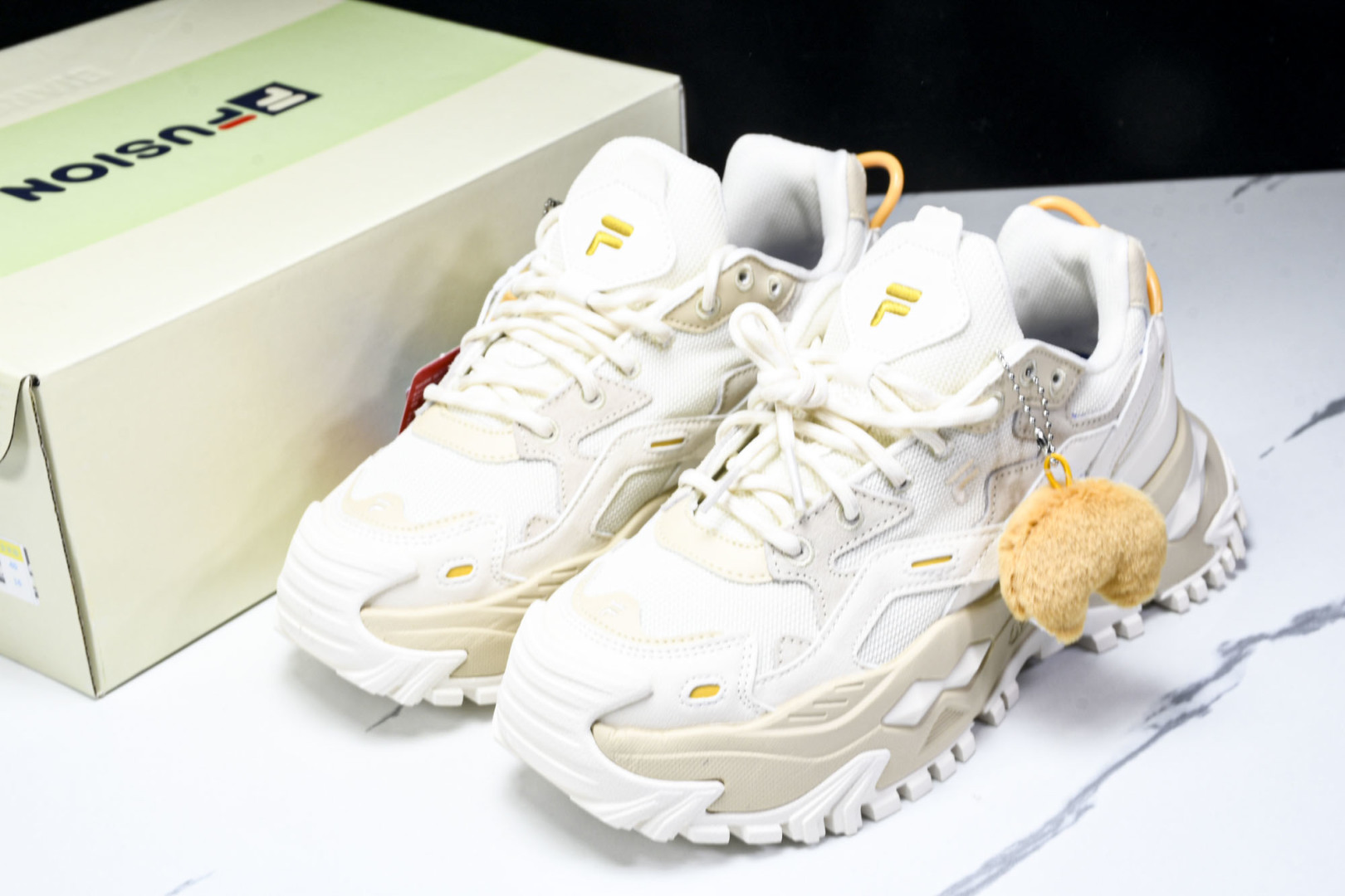  Fila Fusion 斐乐潮牌厚底硬糖休闲老爹鞋 T12WFGB 尺寸 35.5 36 36.5 3