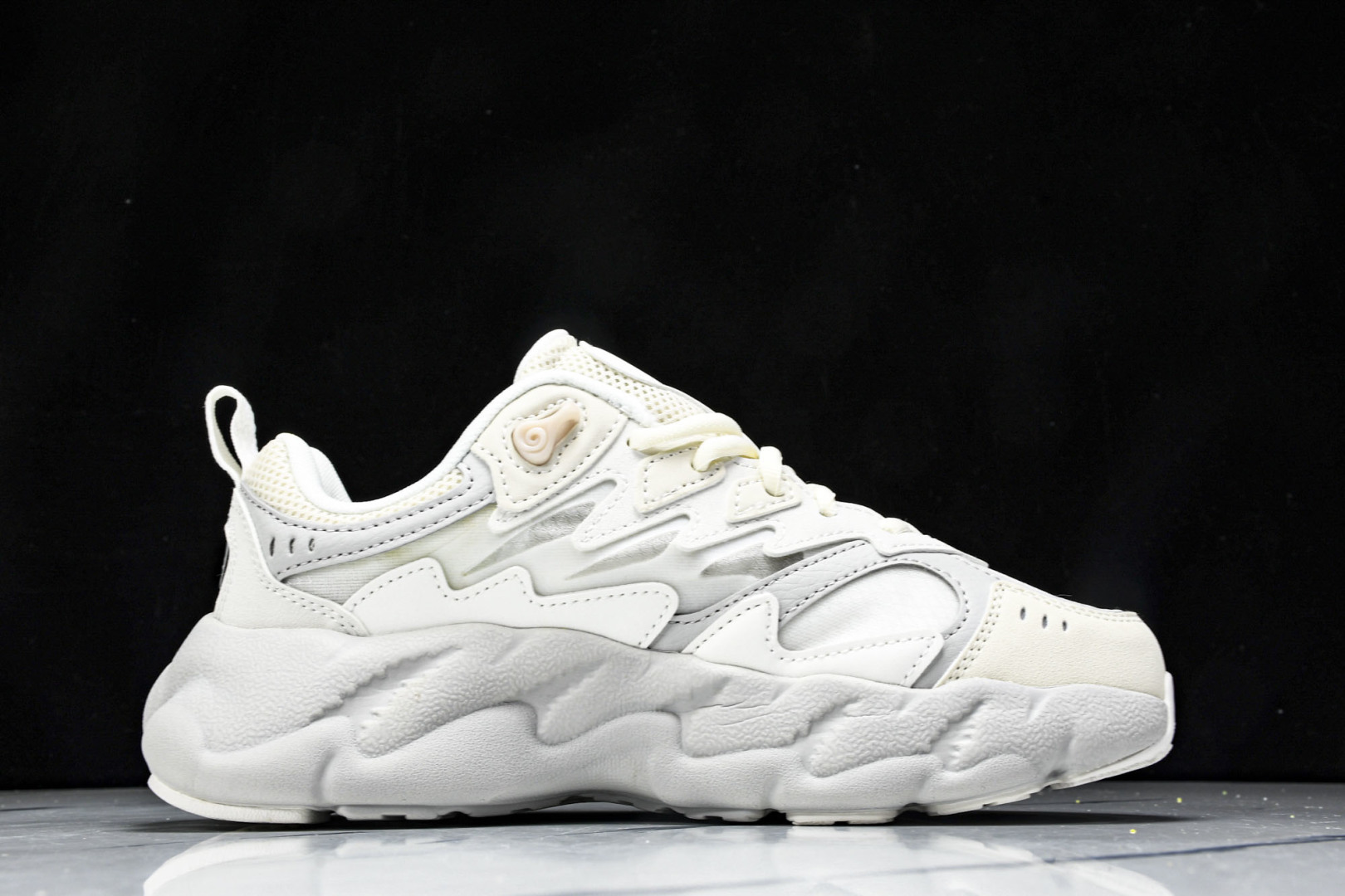  Fila Fusion 蕨草2.0 斐乐潮牌休闲老爹鞋 F12WFAB 尺寸 35.5 36 36.5