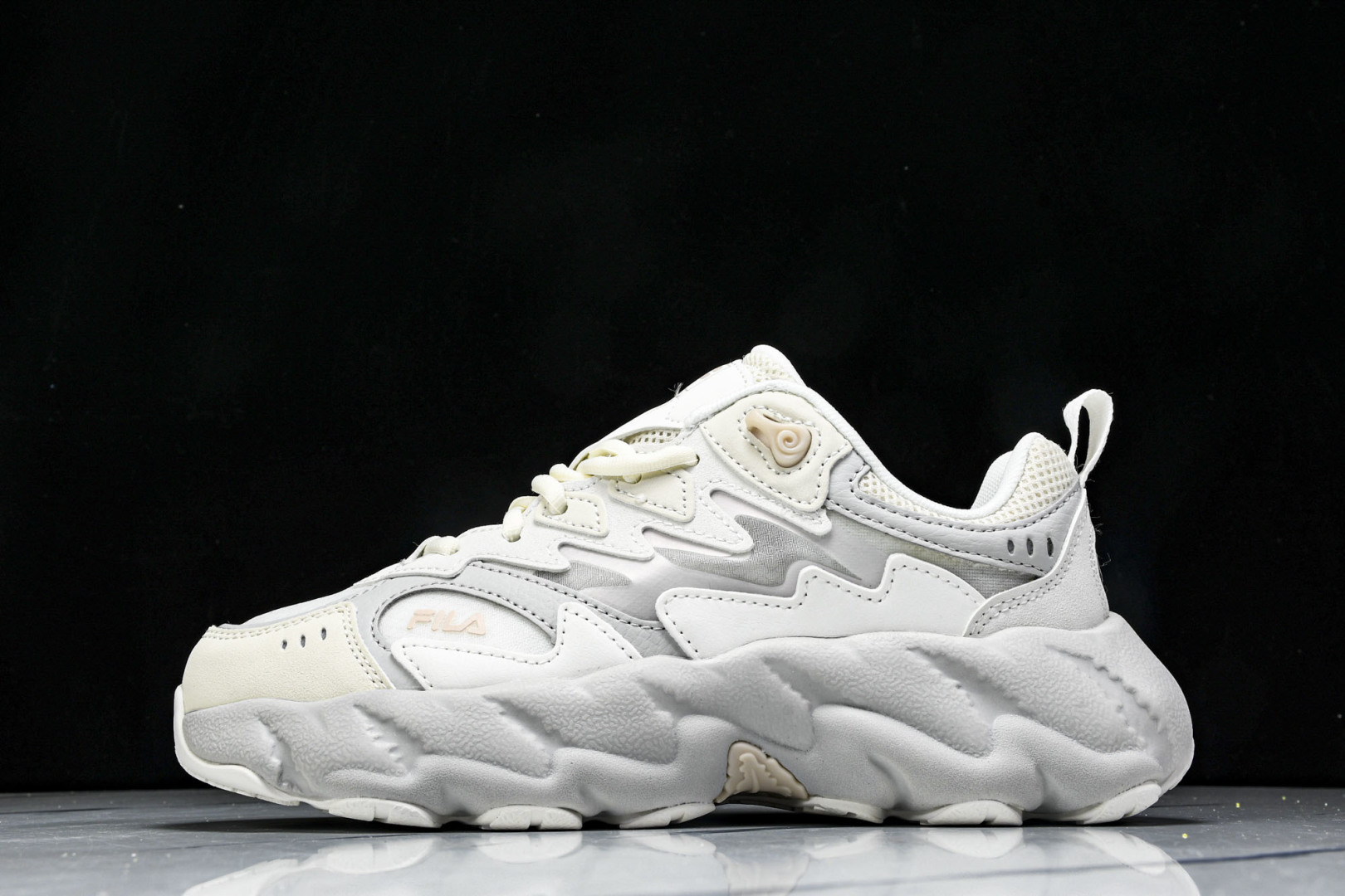  Fila Fusion 蕨草2.0 斐乐潮牌休闲老爹鞋 F12WFAB 尺寸 35.5 36 36.5