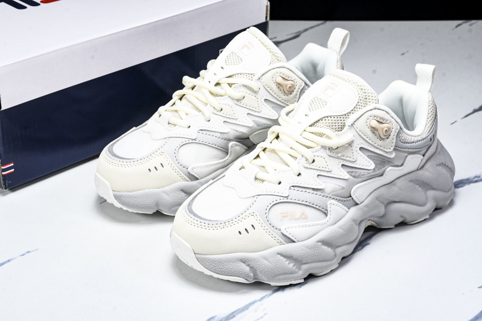  Fila Fusion 蕨草2.0 斐乐潮牌休闲老爹鞋 F12WFAB 尺寸 35.5 36 36.5