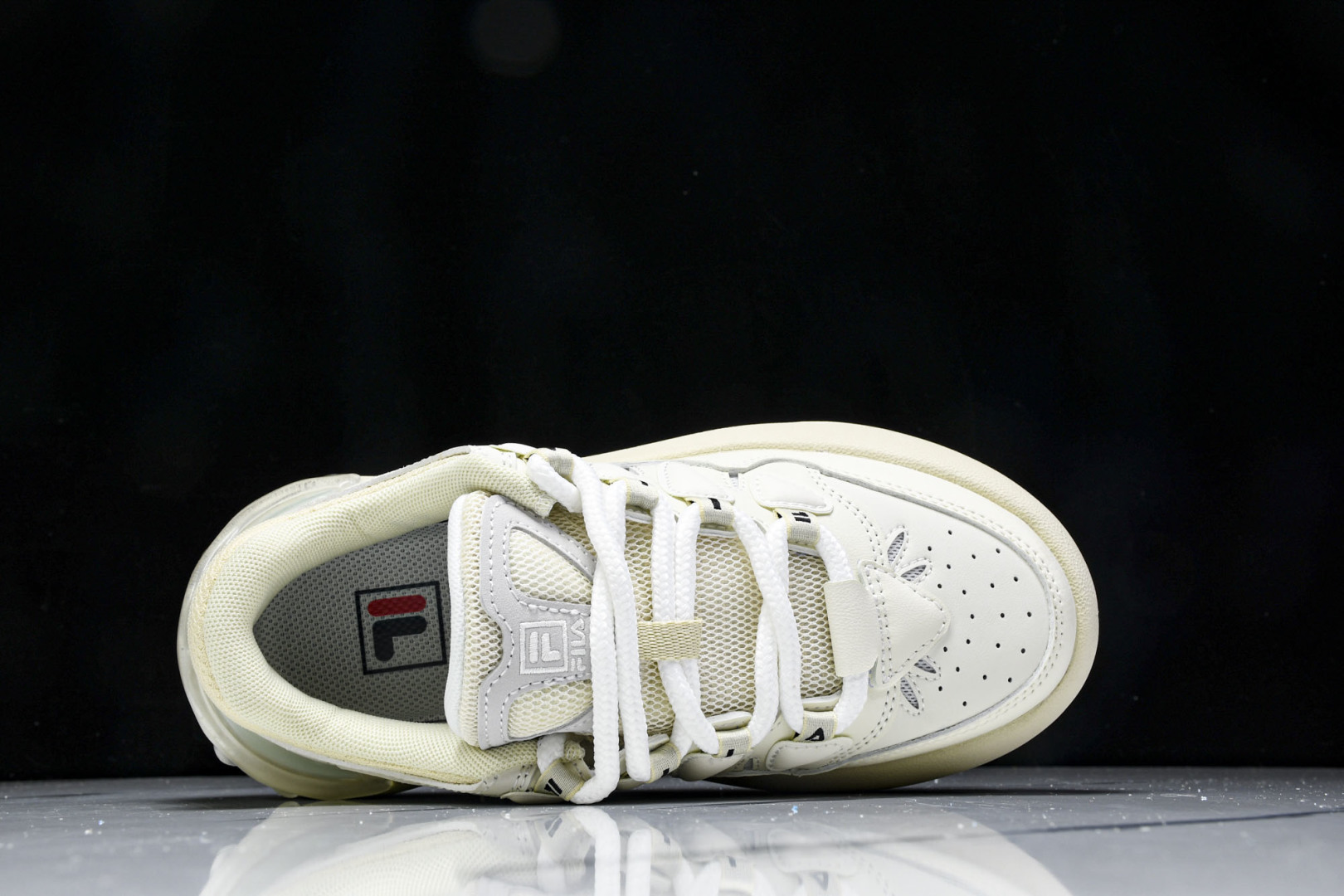 Fila Carrot 1.0 斐乐百搭休闲轻松舒适防滑减震耐磨鞋 12WMAA 尺寸 35.5 36