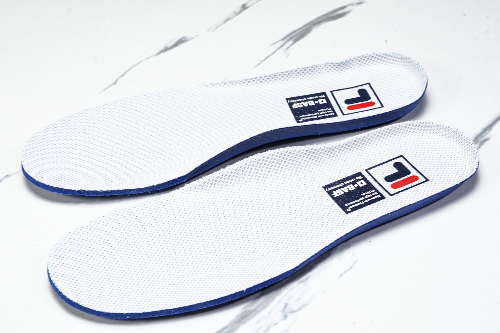  Fila Carrot 1.0 斐乐百搭休闲轻松舒适防滑减震耐磨鞋 12WMAA 尺寸 35.5 36