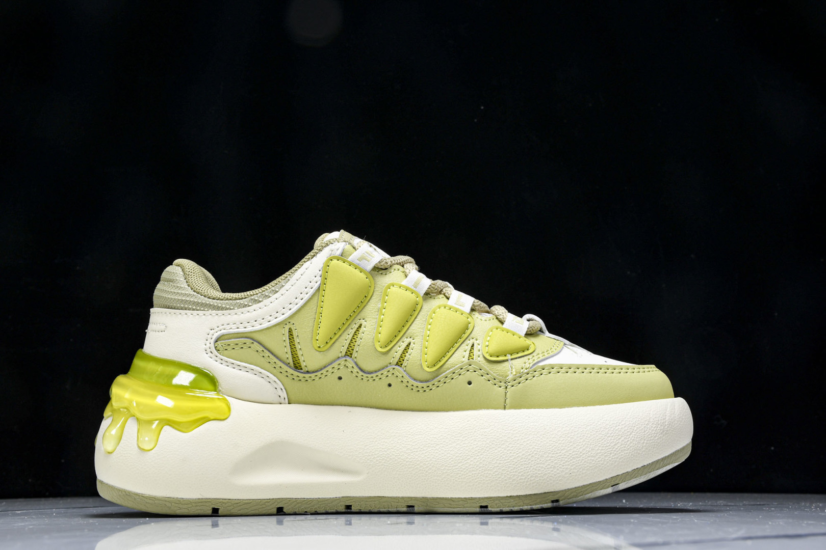  Fila Carrot 1.0 斐乐百搭休闲轻松舒适防滑减震耐磨鞋 F12WFAA 尺寸 35.5 3
