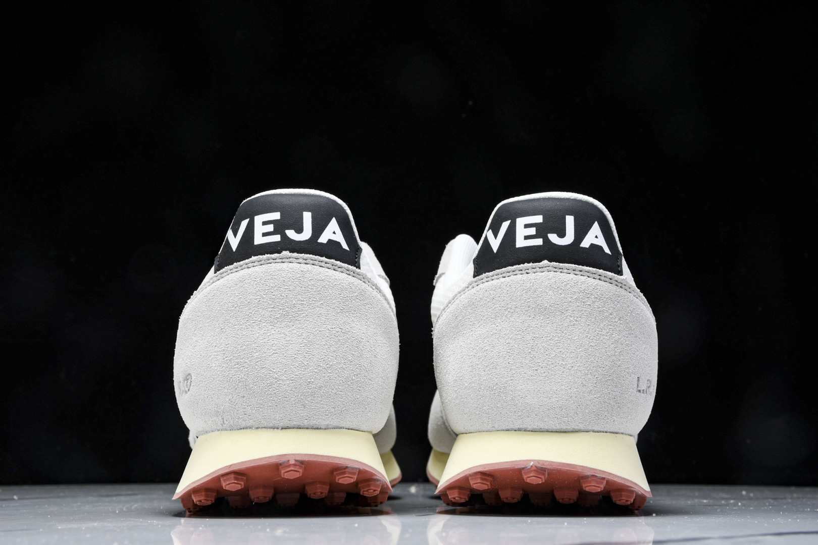  Veja Leather Extra Sneakers 法国国民V字经典运动休闲鞋 尺寸 36 37 