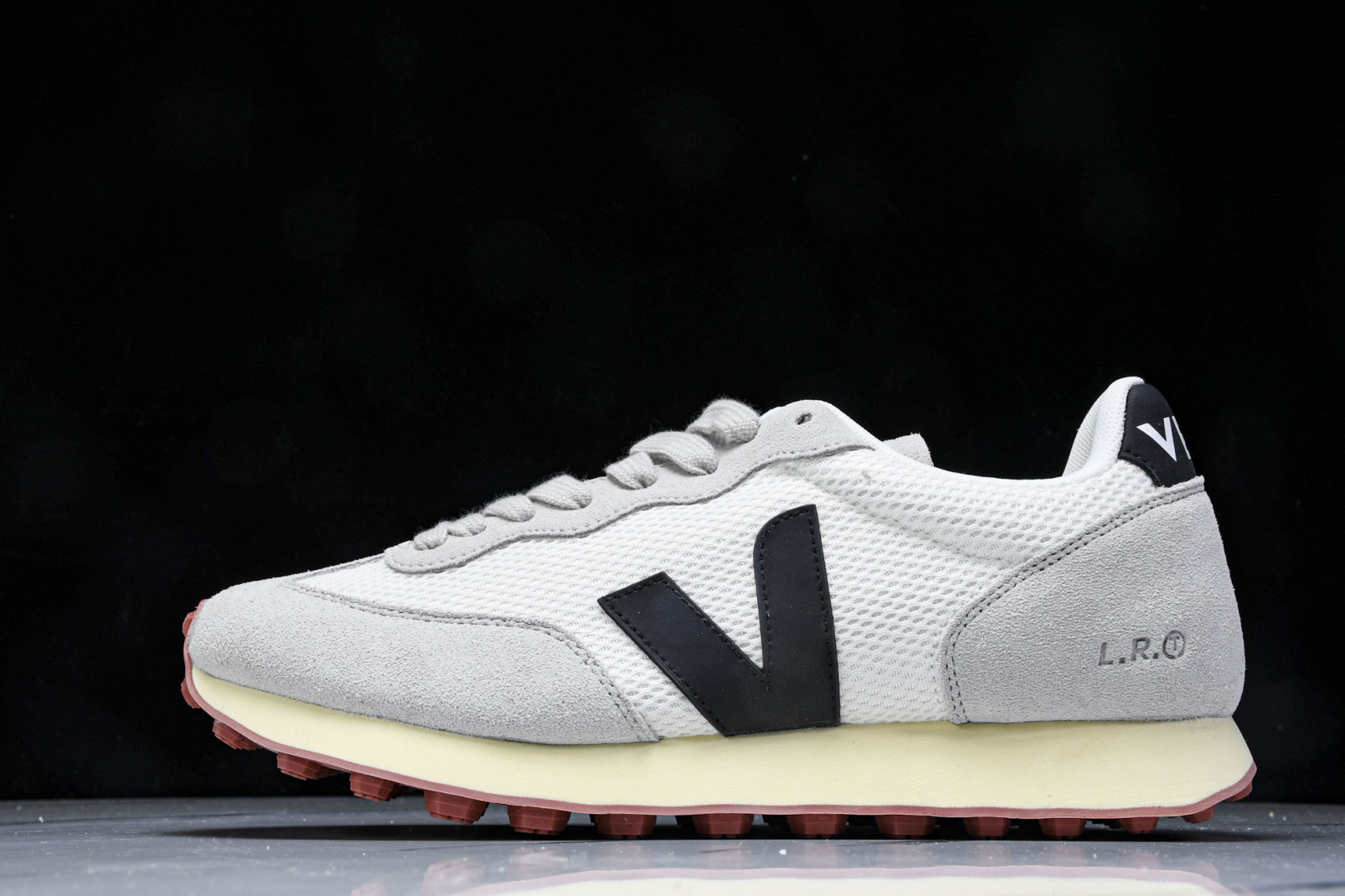  Veja Leather Extra Sneakers 法国国民V字经典运动休闲鞋 尺寸 36 37 