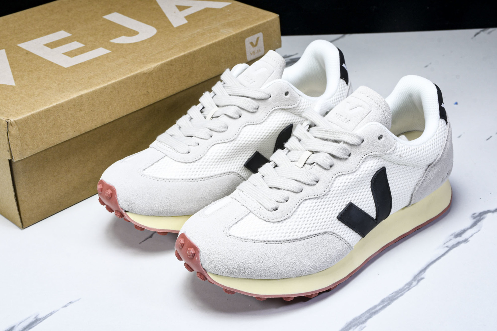  Veja Leather Extra Sneakers 法国国民V字经典运动休闲鞋 尺寸 36 37 