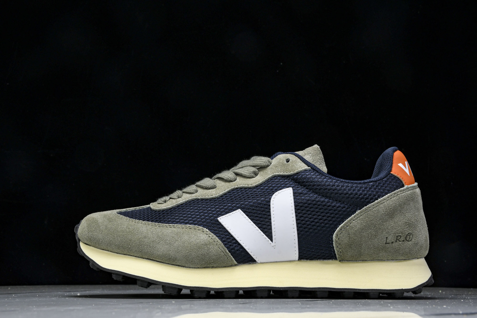  Veja Leather Extra Sneakers 法国国民V字经典运动休闲鞋1 尺寸 36 37