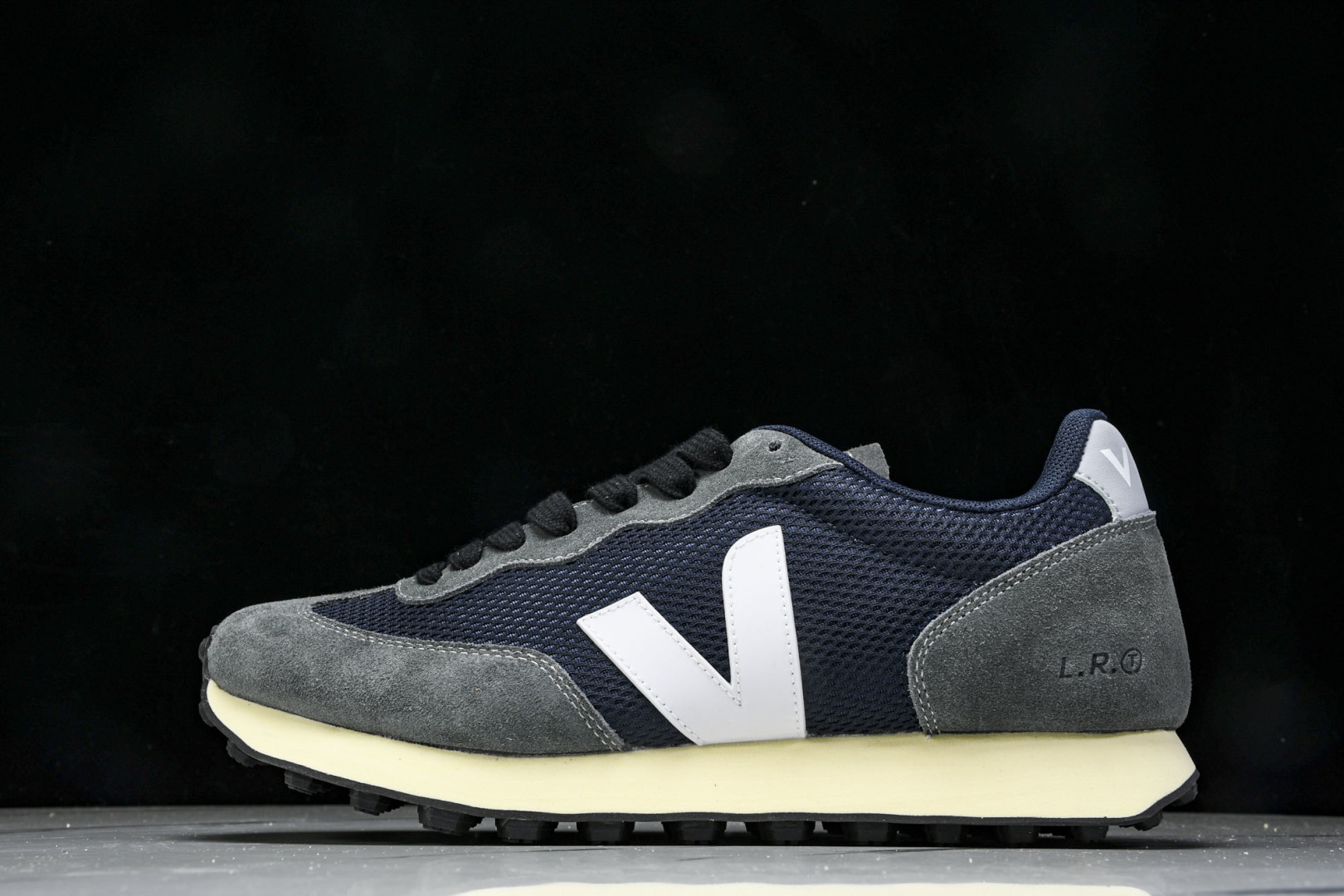  Veja Leather Extra Sneakers 法国国民V字经典运动休闲鞋2 尺寸 36 37
