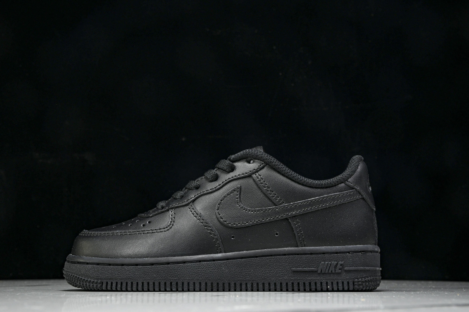  童鞋 Nk Air Force 1'07 Mid 空军一号 低邦 DH2925 001 尺寸 28 2