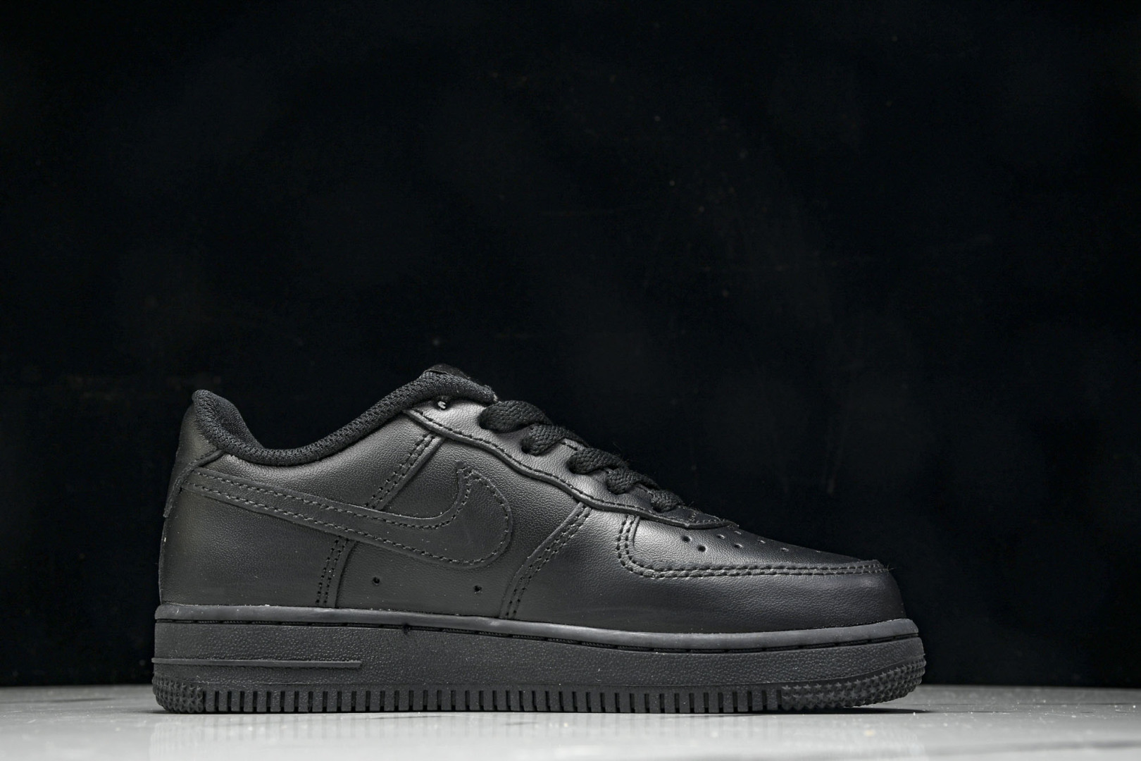  童鞋 Nk Air Force 1'07 Mid 空军一号 低邦 DH2925 001 尺寸 28 2
