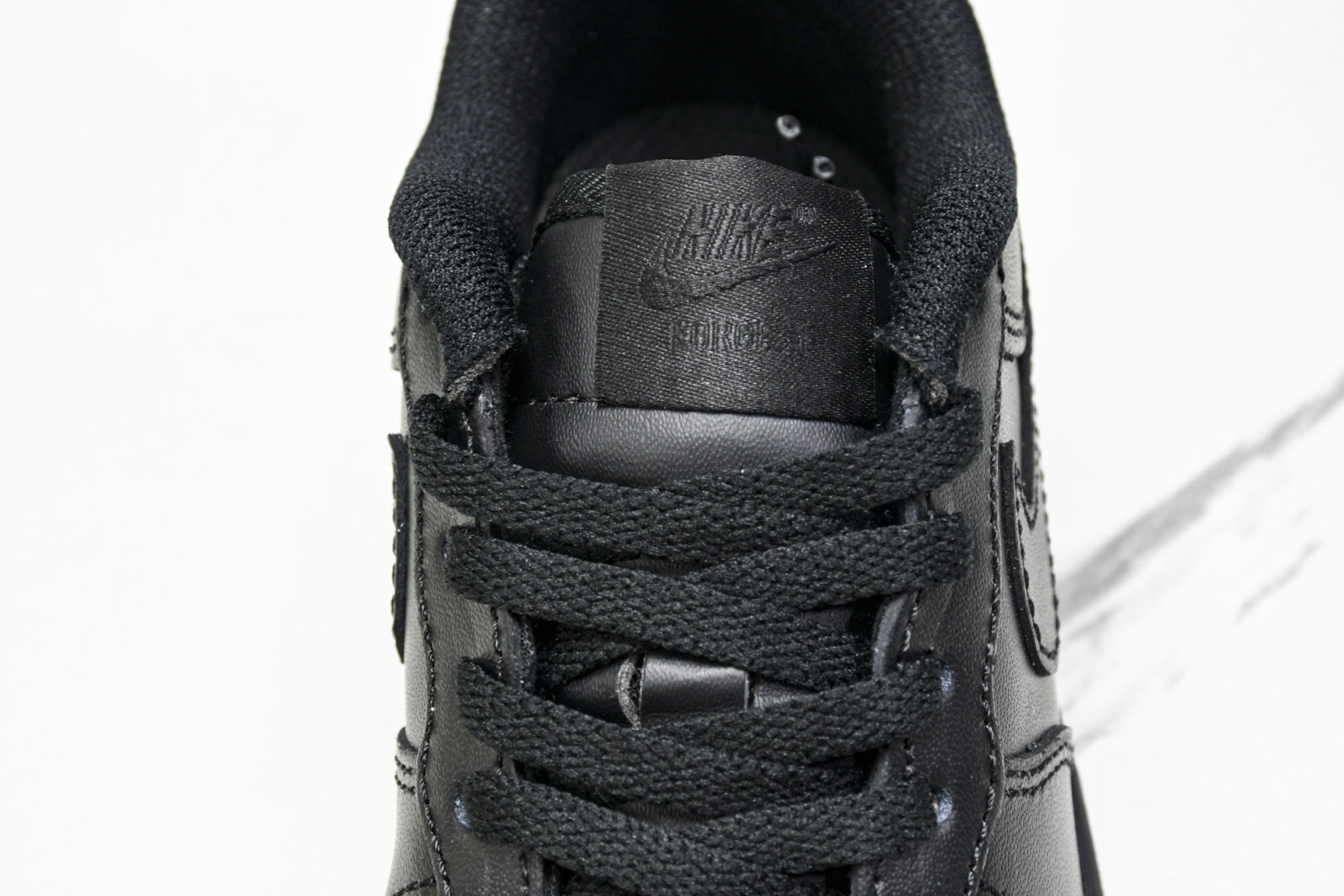  童鞋 Nk Air Force 1'07 Mid 空军一号 低邦 DH2925 001 尺寸 28 2