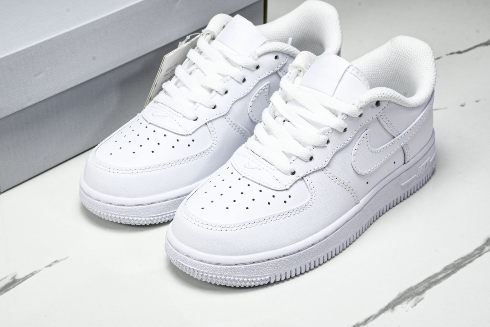  童鞋 Nk Air Force 1'07 Mid 空军一号 低邦 DH2925 111 尺寸 28 2