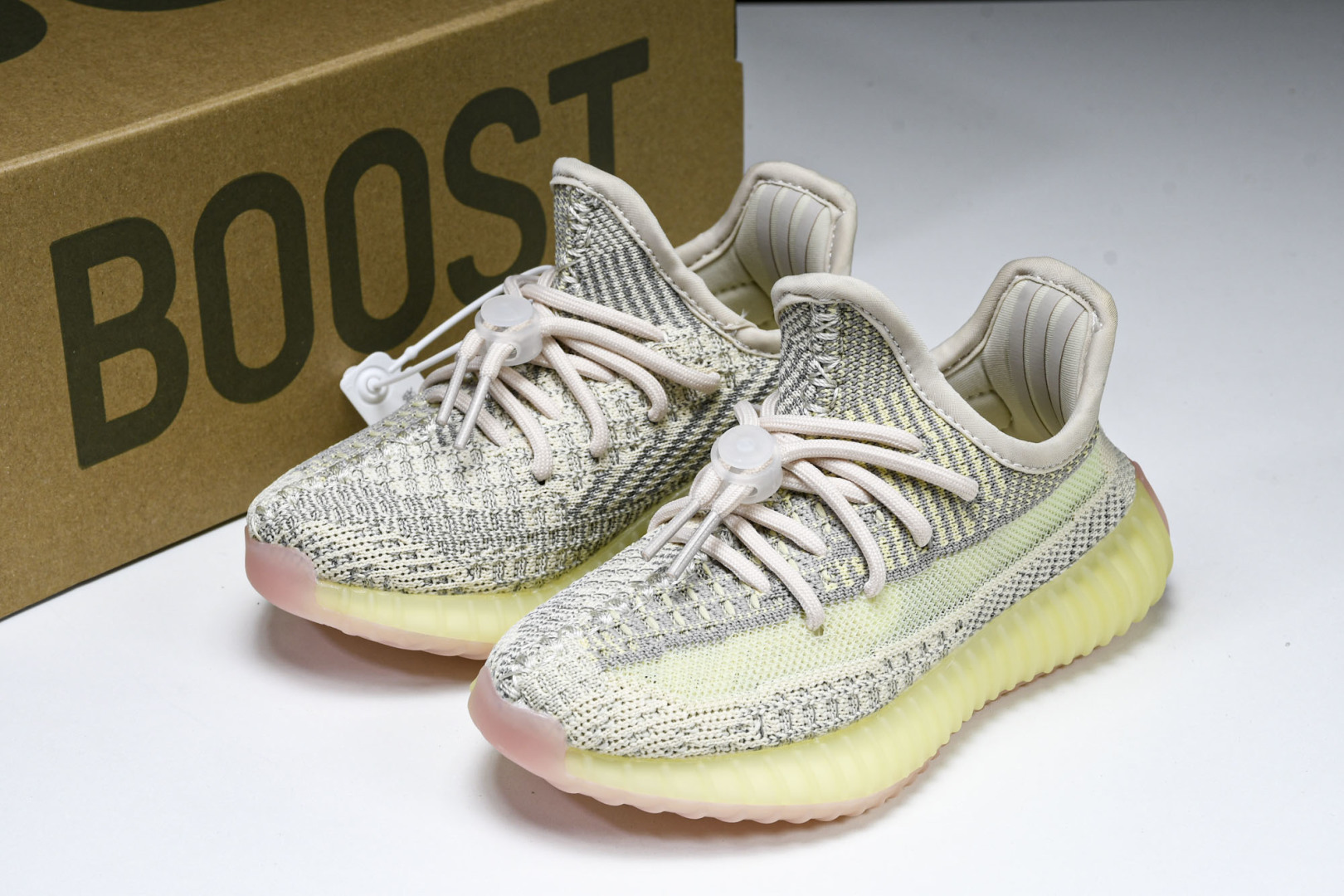 (儿童鞋)YEEZY BOOST 350 V2 真爆软底大小童运动鞋 天鹅白满天星 FW5318#真爆底