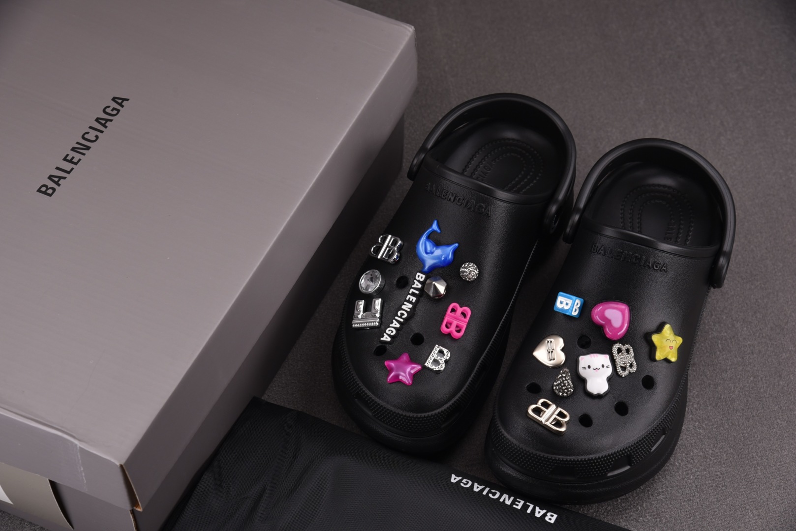  Balenciaga Jibbitz Charm Crocs Mules 黑色 尺寸 35 36 37